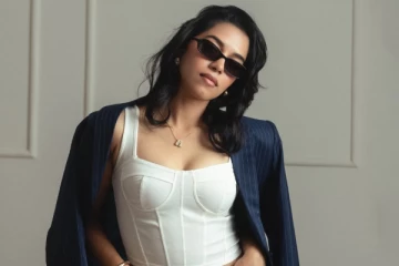 இளம் நடிகை மிர்னாலினி ரவியின் Stunning கிளாமர் போட்டோஷூட்..