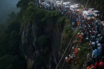 இலங்கையை உலுக்கிய கோர விபத்து ; அதிர்ச்சிதரும் புகைப்படங்கள்