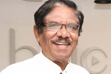 ICU-ல் சிரித்த முகத்துடன் இயக்குனர் பாரதிராஜா! வெளியானது தற்போதைய புகைப்படம்