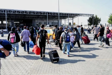 காசாவில் ஒரு பாண் துண்டிற்காக ஏங்கினேன்; எகிப்திற்கு வந்த பெண் கண்ணீர்