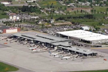 கனடாவில் தொடர்ந்து தீவிரமடையும் போராட்டம்... விமான நிலையத்தில் இடையூறு