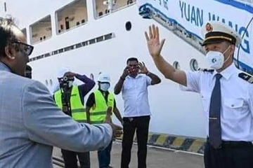 ආන්දෝලනාත්මක චීන නැවේ කපිතාන් සරත් වීරසේකරට අතට අත දීම ප්‍රතික්ෂේප කරයි - හේතුව මෙන්න