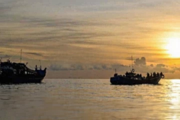 බෝට්ටුවක් පෙරලී රොහින්ග්‍යා සරණාගතයින් සහ බංග්ලාදේශ ජාතිකයන් 250ක් අතුරුදන්