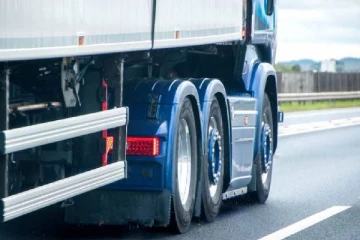 லொறிக்குள் பதுங்கியிருந்த பெண்கள்.. உடனடியாக நாடுகடத்த பிரான்ஸ் முடிவு