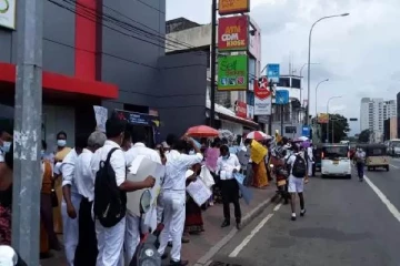 ஜனாதிபதி கல்வி பயின்ற கல்லூரியின் மாணவர்களும் ஆர்ப்பாட்டத்தில்