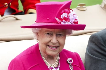 ஏலத்தில் ராணி எலிசபெத்தின் திருமண மோதிரம்... இத்தனை கோடியா? என்ன ஸ்பெஷல் தெரியுமா?