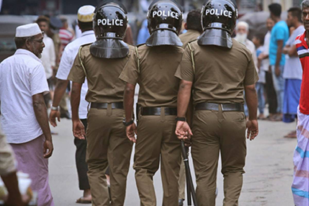 லீசிங் கட்டவில்லையென கூறி மிரட்டிய பொலிஸார்: குடும்ப பெண் குற்றச்சாட்டு | Police Tortured Her For Not Paying The Lease லீசிங் கட்டவில்லையென கூறி மிரட்டிய பொலிஸார்: குடும்ப பெண் குற்றச்சாட்டு | Police Tortured Her For Not Paying The Lease