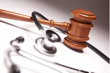 பித்தப்பைக்குப் பதிலாக கருப்பை நீக்கிய மருத்துவர்; பெண்ணுக்கு நேர்ந்த கொடுமை