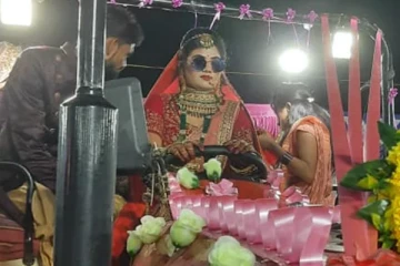 அழகான மணமகளின் விசித்திர எண்ட்ரி....திகைத்து போன விருந்தினர்கள்! மிரட்டும் காட்சி