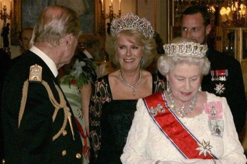 ராணியின் நீல நிற கண்கள் மற்றும் புன்னகை மறக்க முடியாதது: மக்களுக்கு குயின் கன்சார்ட் கமீலா அஞ்சலி உரை