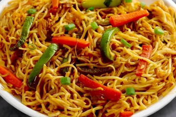 நீங்கள் இரவு நேரத்தில் நூடுல்ஸ் சாப்பிடும் நபரா? இதை தெரிந்து கொள்ளுங்கள்