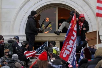 சுவிட்சர்லாந்துக்கு தப்ப முயன்ற டிரம்ப் ஆதரவாளர்: ரத்த காயங்களுடன் கைது