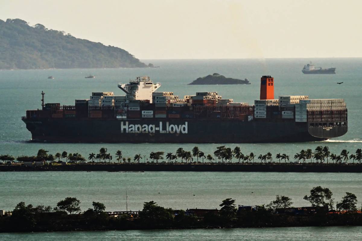 ஹார்முஸில் சிக்கிய 6 கப்பல்கள்...! நீரிணை திறப்பால் நிம்மதி பெருமூச்சு விடும் ஜெர்மனி | Hapag Lloyd Welcomes Hormuz Strait Reopening