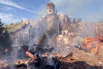 பெளத்த விகாரையில் ஏற்பட்ட பாரிய தீ விபத்து: சேதமடைந்த 115 அடி புத்தர் சிலை