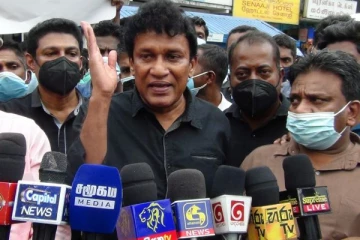 ராஜபக்ச அரசாங்கம் நாட்டு மக்களை நடு வீதிக்கு கொண்டு வந்து விட்டுள்ளது! - மனோ கணேசன்