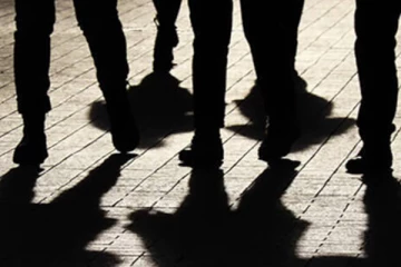 கொழும்பில் இரு குழுக்களுக்கு இடையில் மோதல் - நபரின் கால்களை துண்டாக்கிய கும்பல்