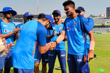 இந்திய அணியின் 250வது வீரராக களமிறங்கும் முடித்திருத்துபவரின் மகன்! தலைவணங்கிய கேப்டன்