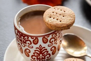 தினமும் காலையில் டீயுடன் பிஸ்கட் சாப்பிடும் பழக்கம் இருக்கா? அப்போ இத தெரிஞ்சிக்கோங்க