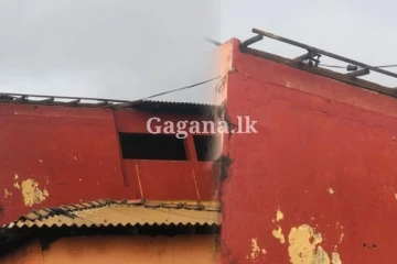 දුම්රිය ස්ථානයක වහලයක් කඩාගෙන වැටිලා.. - දෙදෙනෙකුට තුවාලත් වෙලා..