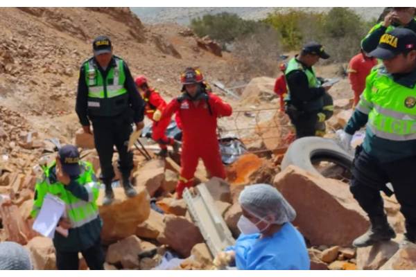 bus accident in peru 37 killed