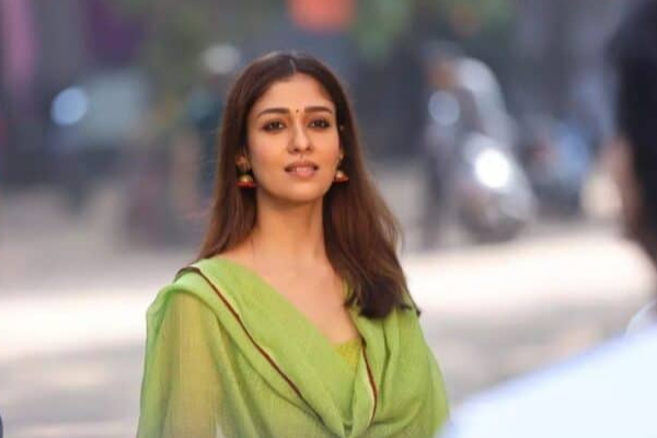 தென்னிந்திய சினிமாவில் அதிக சம்பளம் வாங்கும் ஒரே முன்னணி நடிகை.. யார் தெரியுமா | Nayanthara Salary Is 10 Crore For Single Movie