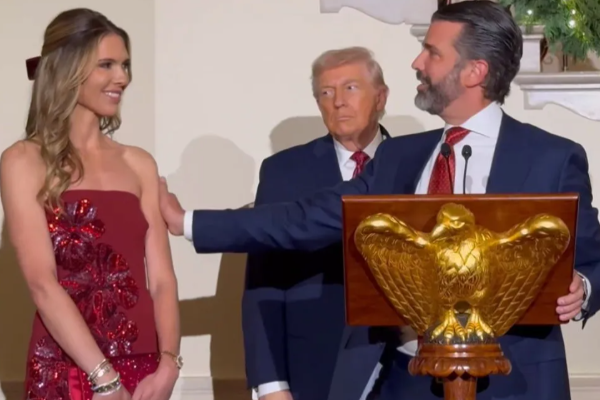 டிரம்பின் மகனுக்கு வெள்ளை மாளிகையில் நிச்சயதார்த்தம் | Trump Son Got Engaged At The White House டிரம்பின் மகனுக்கு வெள்ளை மாளிகையில் நிச்சயதார்த்தம் | Trump Son Got Engaged At The White House