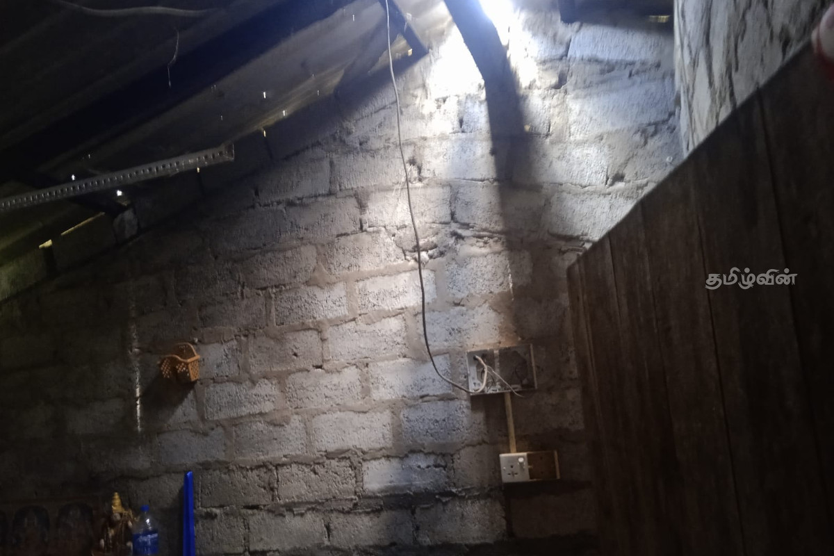 நாட்டில் வெவ்வேறு இடங்களில் பெய்த மழையால் வீடுகள் கடும் சேதம் | Windy Rain In Vavuniya