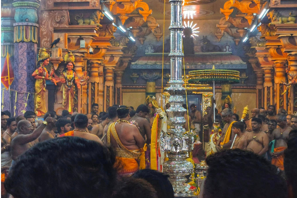 யாழ் - நயினை நாகபூசணி அம்மன் ஆலயத்தில் அலைகடலென திரண்ட பக்தர்கள்!(Photos) | Devotees Gathered At Naina Nagabhusani Amman