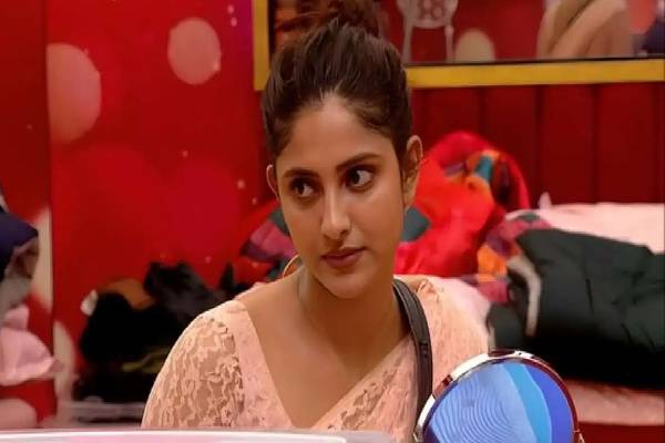 பிக்பாஸ் வீட்டில் அதிரடியாக விளையாடிய ஆயிஷா திடீர் வெளியேற்றம்! என்ன காரணம்? | Bigg Boss9 Contestant Suddenly Evicted Why பிக்பாஸ் வீட்டில் அதிரடியாக விளையாடிய ஆயிஷா திடீர் வெளியேற்றம்! என்ன காரணம்? | Bigg Boss9 Contestant Suddenly Evicted Why