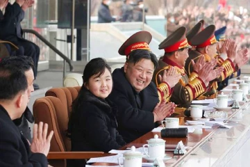 கால்பந்து போட்டியில் மகளுடன் தோன்றிய கிம் ஜாங் உன்: வட கொரியாவின் அடுத்த வாரிசை அறிமுகப்படுத்துகிறாரா?