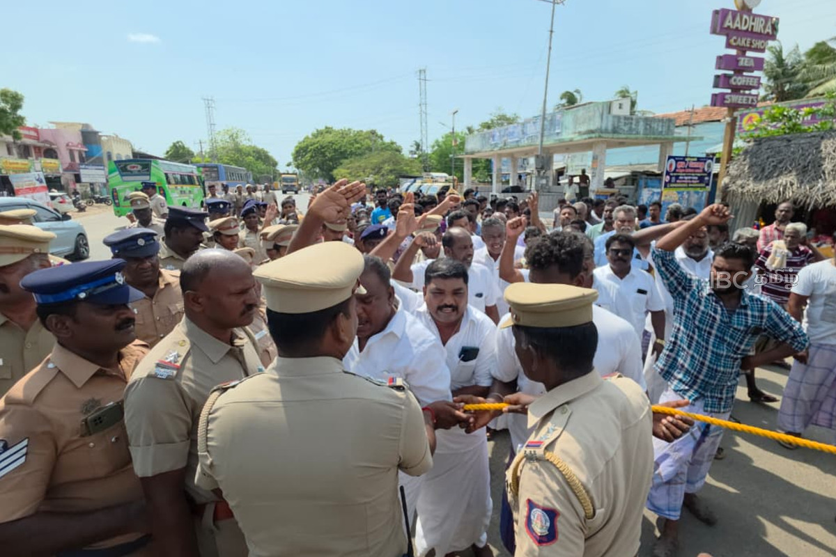 இலங்கைச் சிறையில் தமிழக கடற்றொழிலாளர்கள்! தனுஷ்கோடி தேசிய நெடுஞ்சாலையை முடக்கிய உறவுகள் | Indian Fishermen Arrested In Sri Lanka Protest