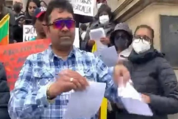 உங்களை பார்த்து வெட்கமடைகின்றேன்; முள்ளிவாய்க்கால் பிரசுரத்தை கிழித்தவருக்கு சாட்டையடி!
