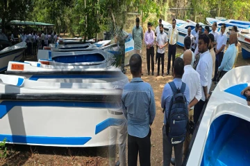 திருகோணமலை மாவட்ட கடற்றொழிலாளர்களுக்கு 10 இயந்திர படகுகள் வழங்கி வைப்பு