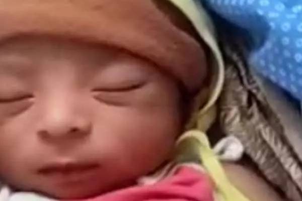 24 விரல்களோடு பிறந்த அதிசய குழந்தை- தெய்வமாக வழிபடும் மக்கள் | Child Born With 24 Fingers Is Worshiped 24 விரல்களோடு பிறந்த அதிசய குழந்தை- தெய்வமாக வழிபடும் மக்கள் | Child Born With 24 Fingers Is Worshiped