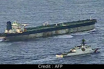 அமெரிக்கா கைப்பற்றிய ரஷ்ய கப்பலிலிருந்த இந்தியர்கள் விடுவிப்பு