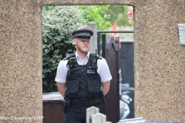 லண்டன் குடியிருப்பில் ஒரே குடும்பத்தைச் சேர்ந்த நால்வர் சடலங்களாக மீட்பு