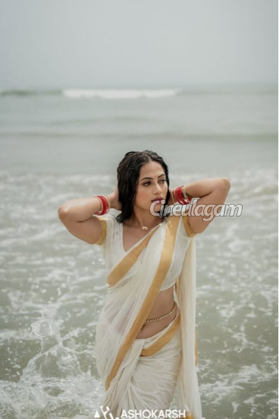 கடற்கரையில் கிளாமராக புடவை அணிந்து அய்யனார் துணை நடிகை மதுமிதா எடுத்த போட்டோ ஷுட்... செம வைரல் | Ayyanar Thunai Serial Madhumitha Glamour Photo