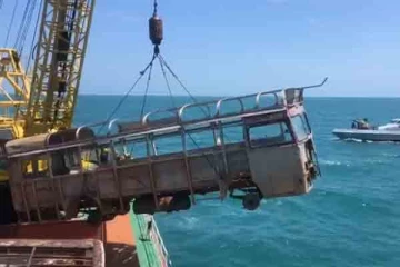 கைவிடப்பட்ட பஸ்களை கடல்வாழ் இனப்பெருக்கத்திற்காக பயன்படுத்திய அமைச்சு
