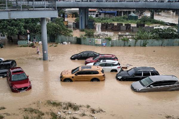 நிலச்சரிவு, இடைவிடாத பேய் மழை... பெருவெள்ளத்தில் மூழ்கும் ஒரு ஆசிய நாடு | Vietnam Flooding Relentless Rain நிலச்சரிவு, இடைவிடாத பேய் மழை... பெருவெள்ளத்தில் மூழ்கும் ஒரு ஆசிய நாடு | Vietnam Flooding Relentless Rain