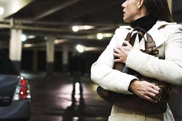 ஈஸ்ட் யோர்க்கில் சிறுமியை பின்தொடர்ந்த மர்ம மனிதர்..!