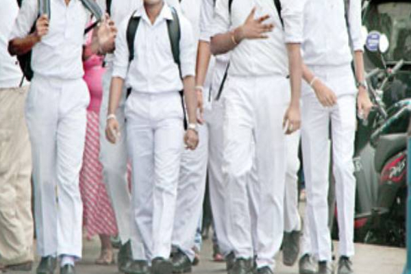 பரீட்சை நிலையத்தில் கடும் வார்த்தைகளை பயன்படுத்தி மோதிக்கொண்ட மாணவர்கள்! | Students Clashed Using Harsh Words In Exam Center