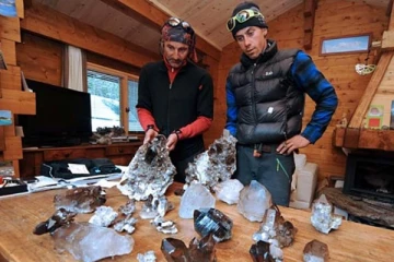 பிரான்சில் மலையேற்றத்துக்குச் சென்றவருக்கு கிடைத்த மரகதம் முதலான விலையுயர்ந்த கற்கள்: பின்னணியில் ஒரு சுவாரஸ்ய செய்தி