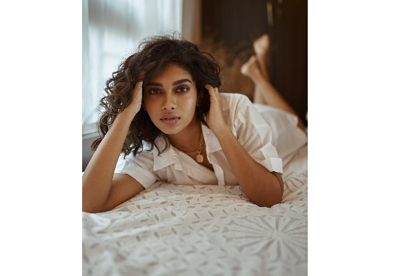 சார்பட்டா படத்தில் கதாநாயகியாக நடித்த நடிகையா இது..! போட்டோஷூட் மூலம் ஷாக் கொடுத்த இளம் நடிகை | Dushara Vijayan Latest Photoshoot Gone Viral