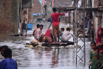 பாக்கிஸ்தானில் 1,000 பேர் உயிரை காவு வாங்கிய மழை வெள்ளம்!