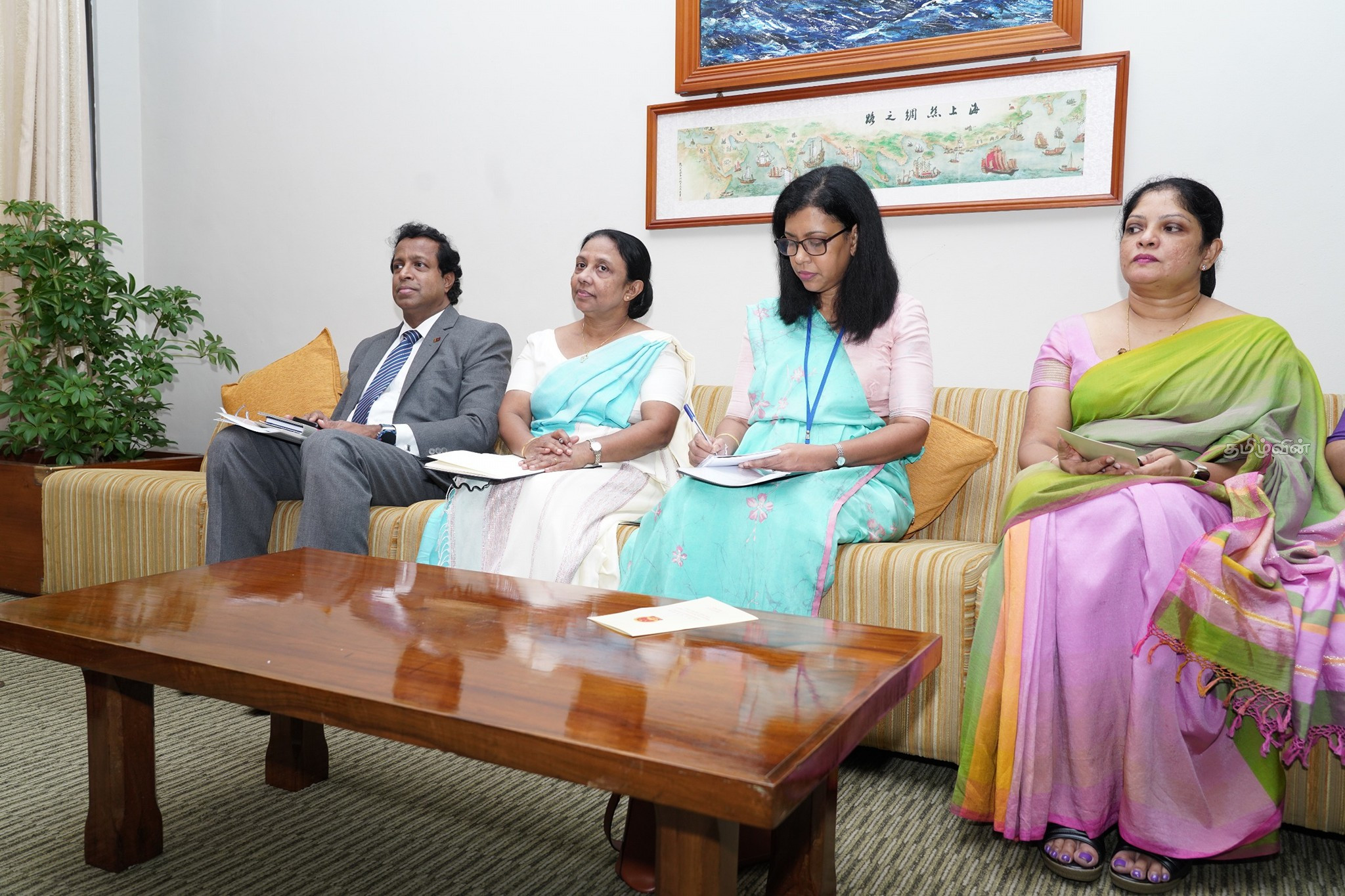 பேரனர்த்தச் சீரமைப்புப் பணிகள்: இலங்கைக்குச் சீனா முழு ஆதரவு! பிரதமரிடம் வழங்கப்பட்டுள்ள உறுதி 6 Gallery