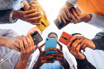 பள்ளிகளில் ஸ்மார்ட்போன்களுக்கு உலகளாவிய தடை: யுனெஸ்கோ அழைப்பு