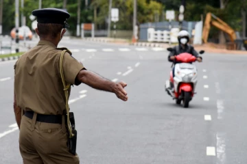 மாவனல்லையில் சிறிய ரக வான் - லொறி மோதி விபத்து.. நால்வர் மருத்துவமனையில் அனுமதி