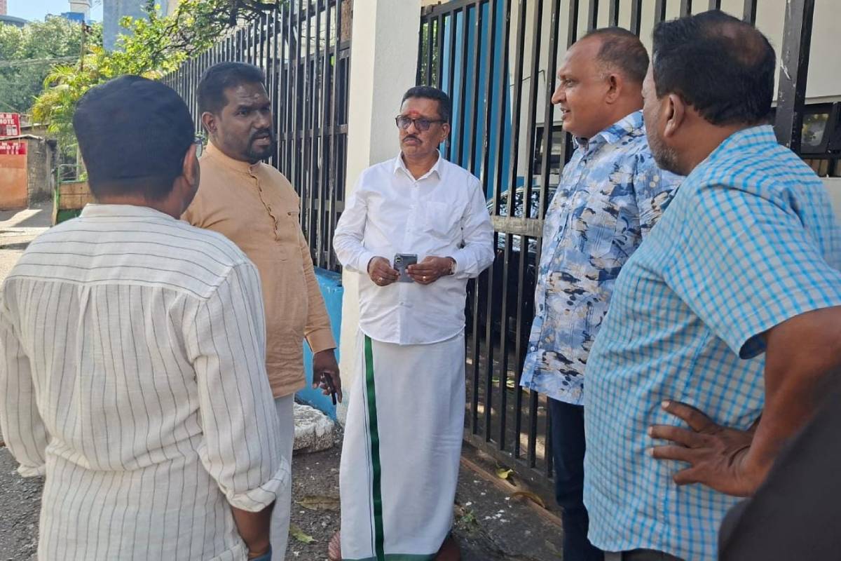 கொழும்பு செட்டியார் தெருவில் பதற்றம் - இளைஞர்கள் மீதான விசாரணை தொடர்பில் பொலிஸ் உயர் அதிகாரிகளுடன் விசேட சந்திப்பு | Investigation Assault On Jewelry Shop Employee கொழும்பு செட்டியார் தெருவில் பதற்றம் - இளைஞர்கள் மீதான விசாரணை தொடர்பில் பொலிஸ் உயர் அதிகாரிகளுடன் விசேட சந்திப்பு | Investigation Assault On Jewelry Shop Employee