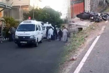 යතුරුපැදියෙන් අධික වේගයෙන් ගිය පාසල් සිසුන් දෙදෙනාට දරුණු අනතුරක් - බරපතළ තුවාල