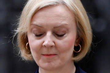 பிரித்தானிய பிரதமர் பதவியிலிருந்து விலகினார் லிஸ் ட்ரஸ்! அரசியலில் பரபரப்பு